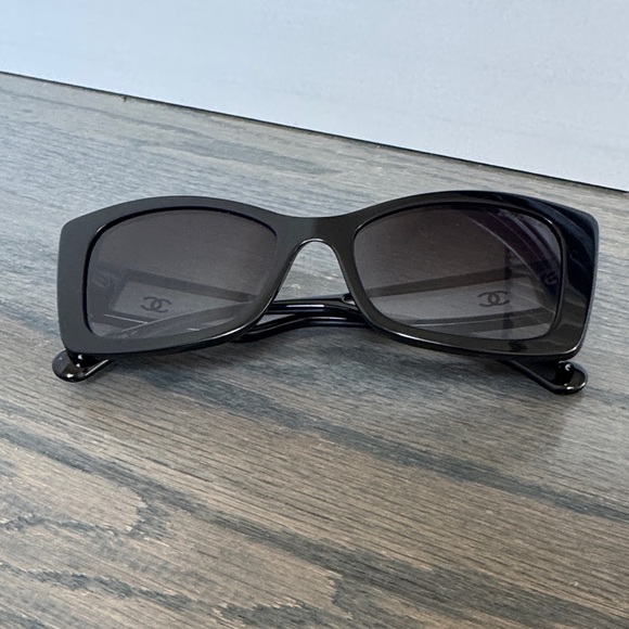 CHANEL Accessories - CHANEL Black Oversized Rectangular Sunglasses